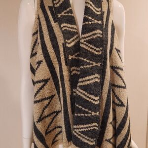 Dreamers Black and Tan Patterned Poncho